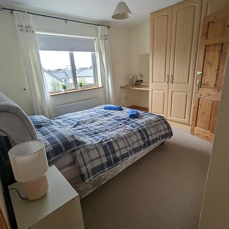 4 Bed House, Spacious & Modern With Parking * Tubbercurry