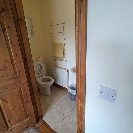 Hébergement de vacances 4 Bed House, Spacious & Modern With Parking *