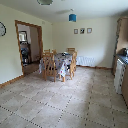 4 Bed House, Spacious & Modern With Parking Tubbercurry