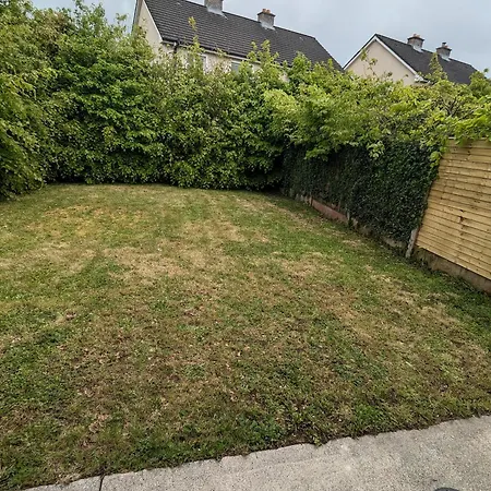 4 Bed House, Spacious & Modern With Parking Hébergement de vacances Tubbercurry