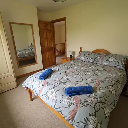 4 Bed House, Spacious & Modern With Parking Holiday home
