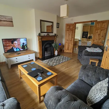 4 Bed House, Spacious & Modern With Parking Tubbercurry