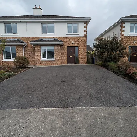 4 Bed House, Spacious & Modern With Parking Dom wakacyjny *
